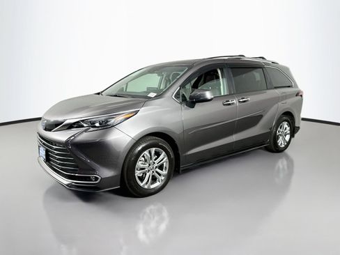 Certified 2024 Toyota Sienna Platinum AWD/4WD image 3