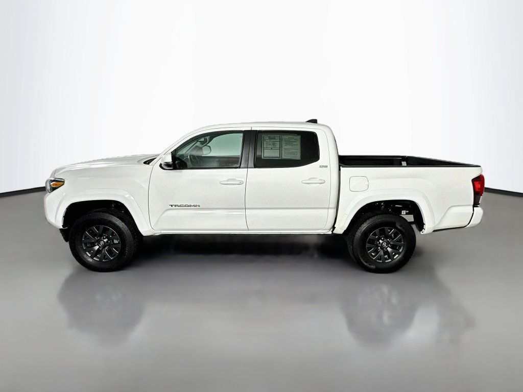 Used 2023 Toyota Tacoma SR5 w/ Technology Package AWD/4WD image 4