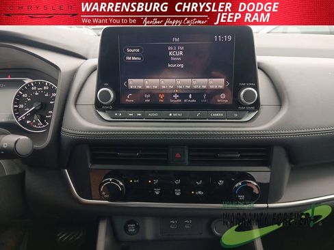 Used 2024 Nissan Rogue S FWD image 21