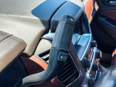 Used 2018 Chevrolet Suburban Premier RWD image 19