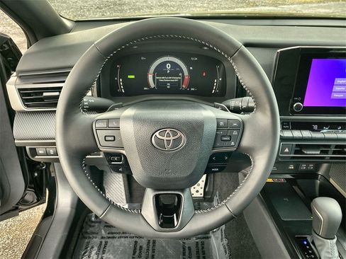 Used 2026 Toyota Camry SE image 11