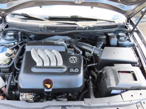 Used 2004 Volkswagen Golf GLS FWD image 21