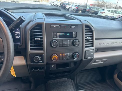 Used 2019 Ford F250 XL w/ Power Equipment Group image 13