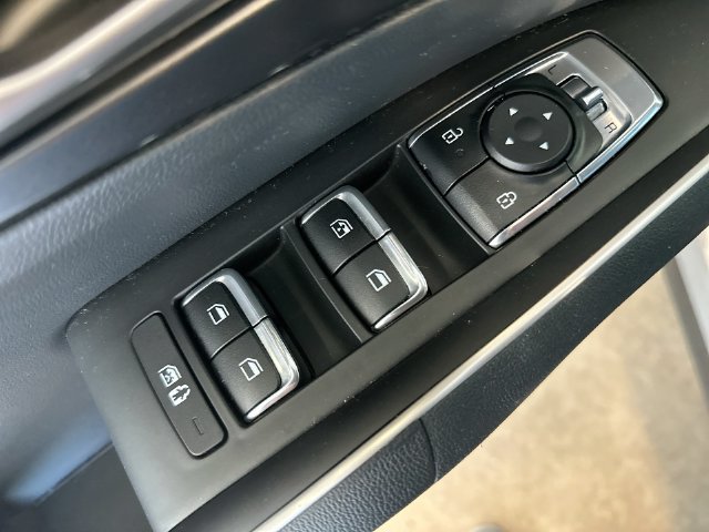 Certified 2025 Kia Sorento EX w/ Panoramic Sunroof Package AWD/4WD image 17
