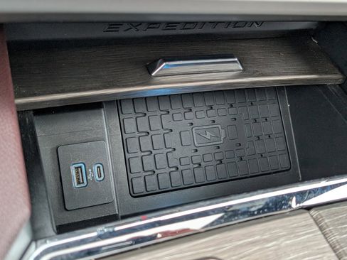 Used 2024 Ford Expedition Max Limited image 23