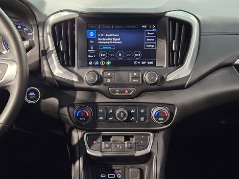 Used 2024 GMC Terrain SLT image 16