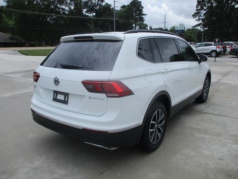 Used 2020 Volkswagen Tiguan SE w/ Panoramic Sunroof Package FWD image 24