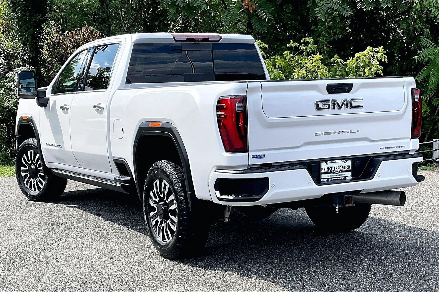 Used 2025 GMC Sierra 2500 Denali Ultimate AWD/4WD image 11