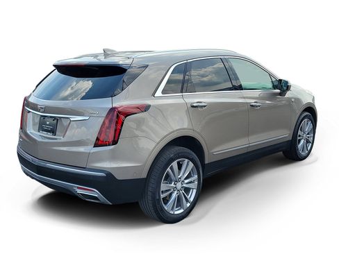 Used 2023 Cadillac XT5 Premium Luxury w/ Technology Package AWD/4WD image 5