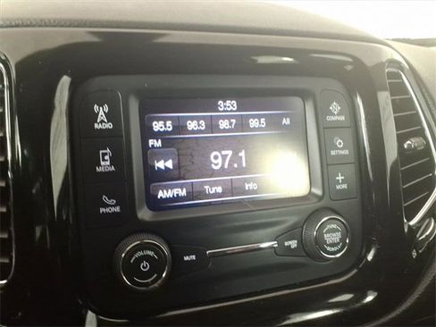 Used 2018 Jeep Compass Latitude image 19