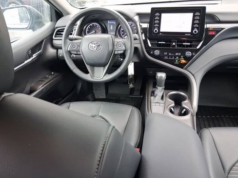Used 2022 Toyota Camry SE FWD image 8