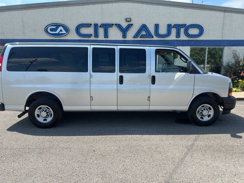 Used 2023 Chevrolet Express 3500 LS RWD image 3