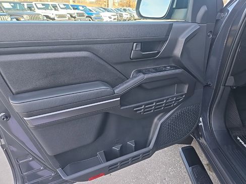 Used 2025 Toyota Tacoma SR5 image 38