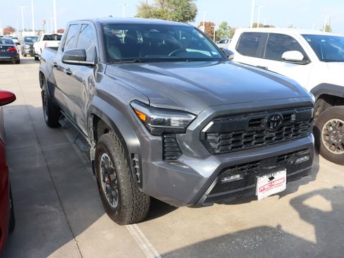 Used 2024 Toyota Tacoma TRD Off-Road image 2