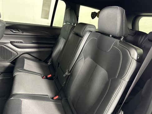 New 2025 Jeep Grand Cherokee L Laredo image 10