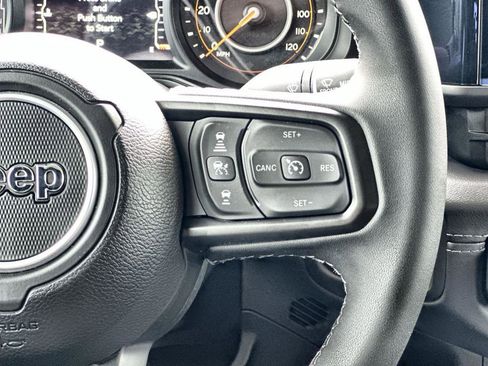 Certified 2025 Jeep Gladiator Mojave AWD/4WD image 23
