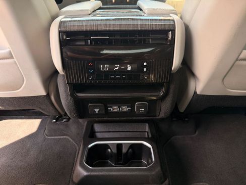 Used 2022 Jeep Wagoneer Series II w/ Premium Group I RWD image 14