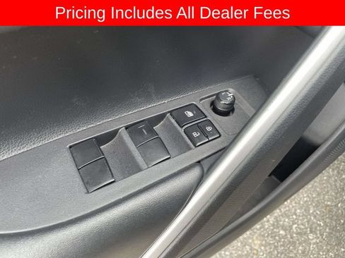 Used 2025 Toyota Corolla Cross XLE AWD/4WD image 19