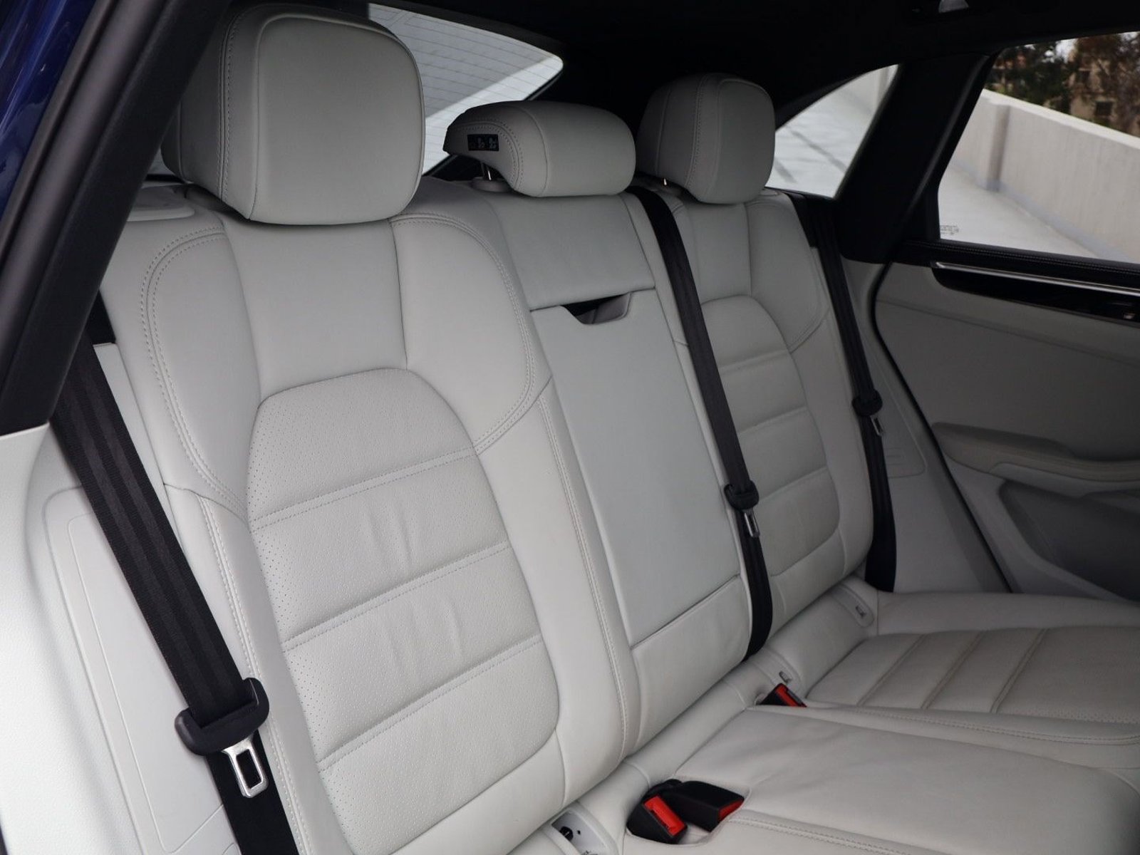 Certified 2023 Porsche Macan Turbo AWD/4WD image 22
