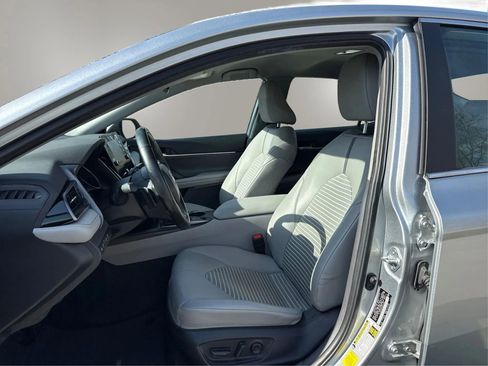 Used 2023 Toyota Camry SE FWD image 9