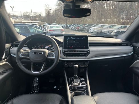 Used 2025 Jeep Compass Limited image 28