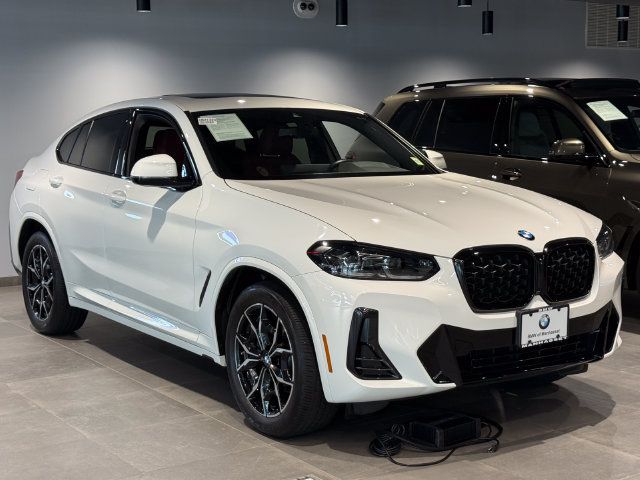 Used 2024 BMW X4 xDrive30i w/ M Sport Package AWD/4WD image 3