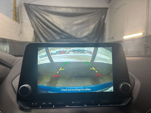 Used 2025 Nissan Sentra SV image 17