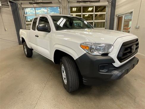 Used 2022 Toyota Tacoma SR image 7