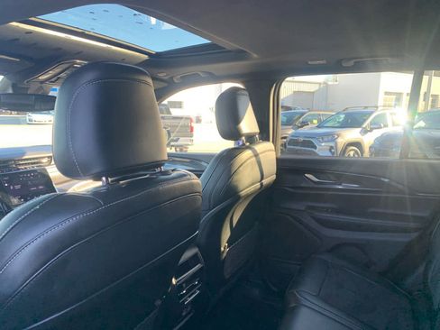 Used 2023 Jeep Grand Cherokee Altitude image 32