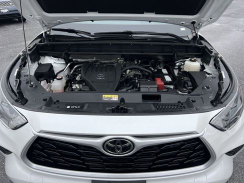 Used 2023 Toyota Highlander XLE image 28