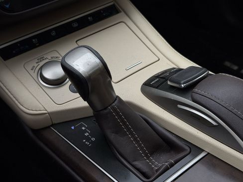 Used 2016 Lexus ES 350 w/ Luxury Package w/Wood Trim FWD image 22