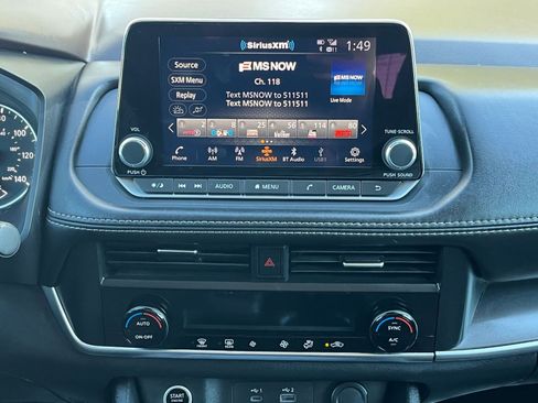 Used 2023 Nissan Rogue SV image 17