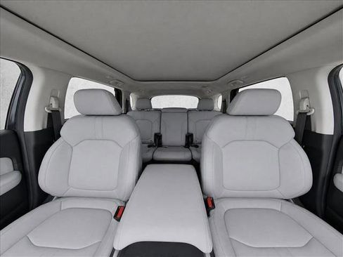 Used 2024 Honda Pilot Touring image 13