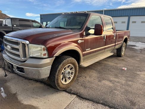 Used 2005 Ford F350 Lariat image 2