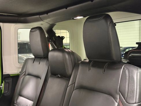 Used 2018 Jeep Wrangler Unlimited Rubicon w/ Dual Top Group image 70