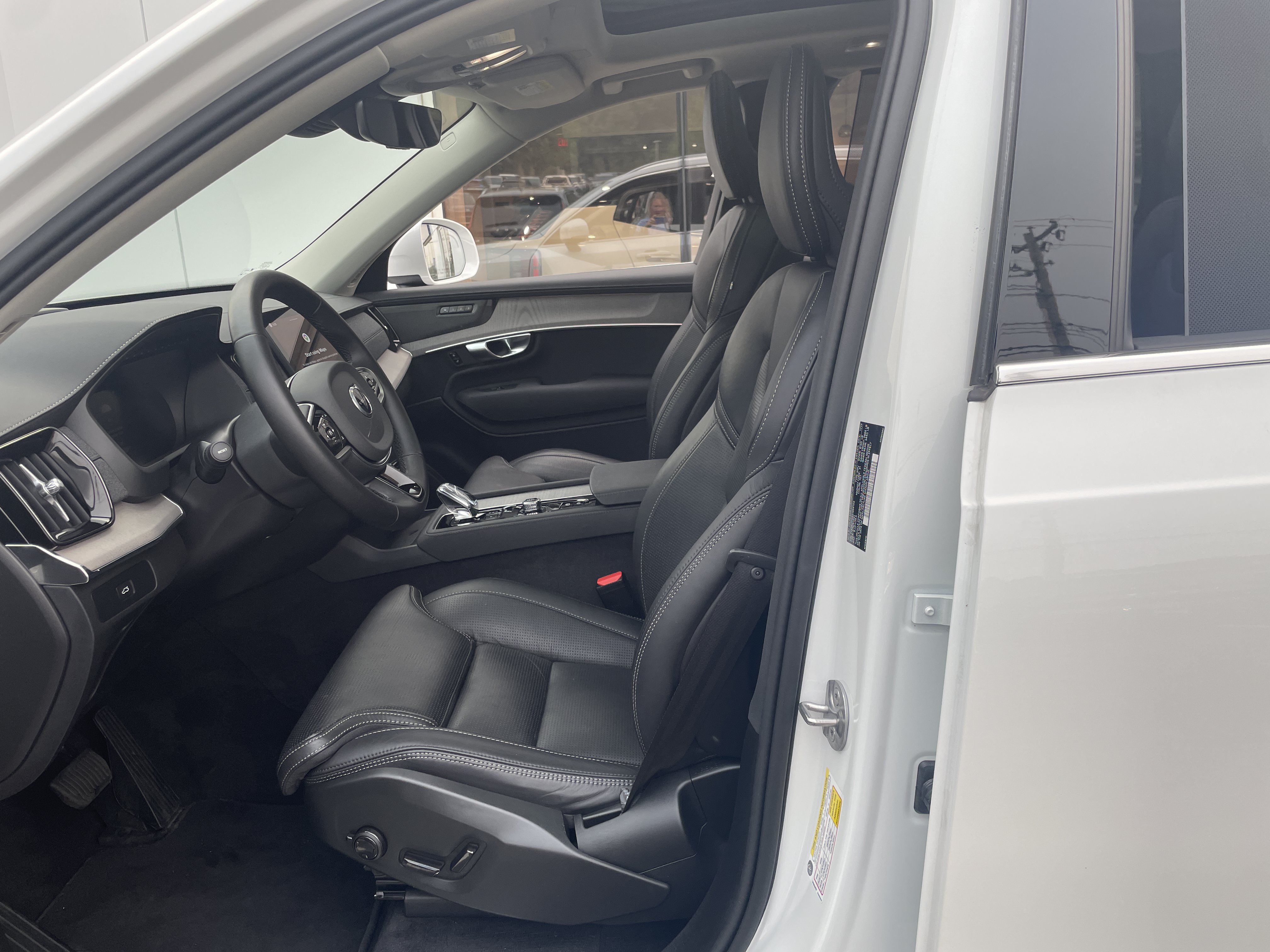 Certified 2025 Volvo XC90 B6 Ultra AWD/4WD image 8
