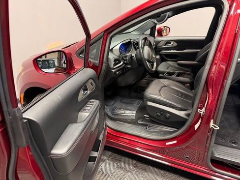 Used 2020 Chrysler Pacifica Touring-L AWD/4WD image 14
