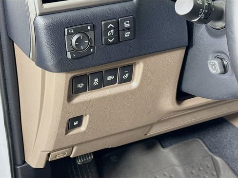 Certified 2022 Lexus GX 460 Luxury w/ Off Road Package image 10