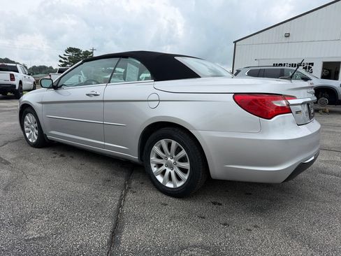 Used 2011 Chrysler 200 Touring FWD image 7