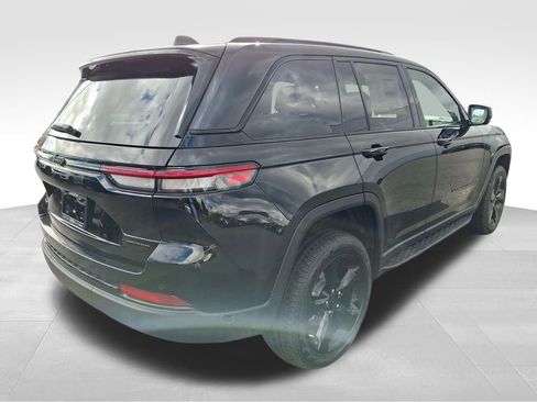 New 2025 Jeep Grand Cherokee Limited w/ Black Appearance Package image 7