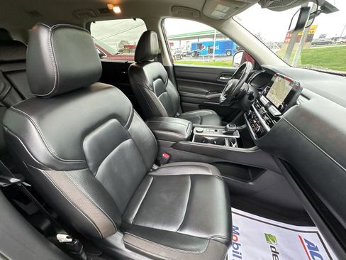 Used 2022 Nissan Pathfinder SL w/ SL Black Package AWD/4WD image 24
