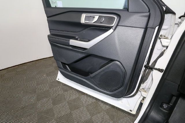 Used 2023 Ford Explorer XLT AWD/4WD image 36