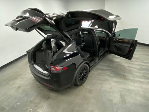Used 2018 Tesla Model X 75D image 44