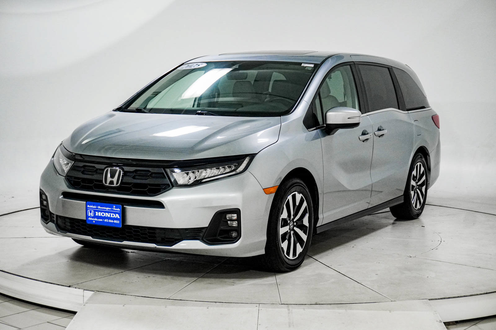Used 2025 Honda Odyssey EX-L image 3