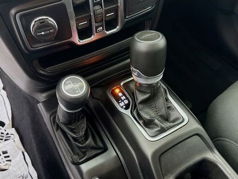 Used 2022 Jeep Gladiator Sport AWD/4WD image 16