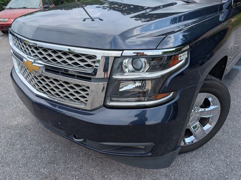 Used 2018 Chevrolet Suburban LT w/ LT Signature Package RWD image 13