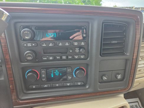 Used 2004 Cadillac Escalade AWD image 21