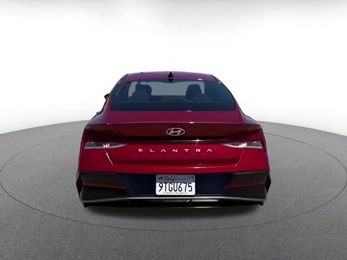 Used 2025 Hyundai Elantra SEL FWD image 12