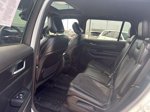 Used 2024 Jeep Grand Cherokee L Altitude AWD/4WD image 29