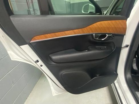 Used 2021 Volvo XC90 T6 Momentum w/ Advanced Package AWD/4WD image 6